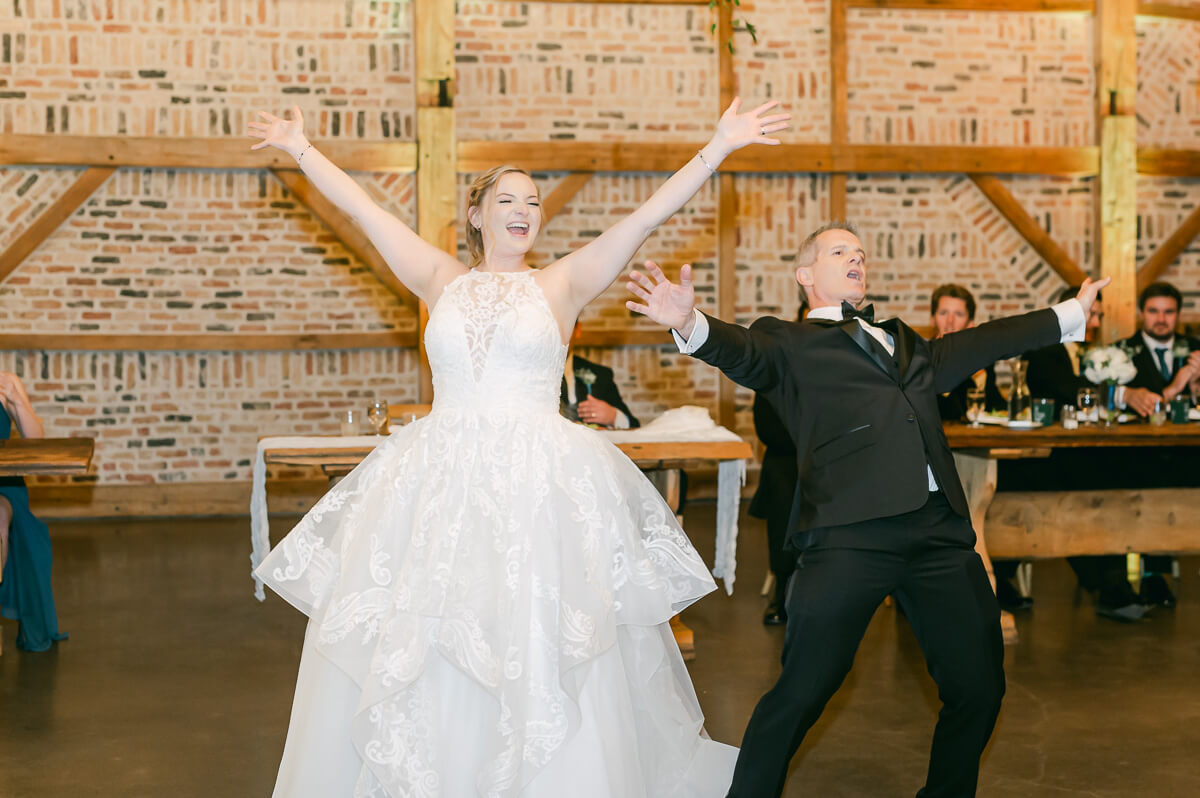 wedding reception at beckendorff farms katy texas by houston wedding photographer eric and jenn photography