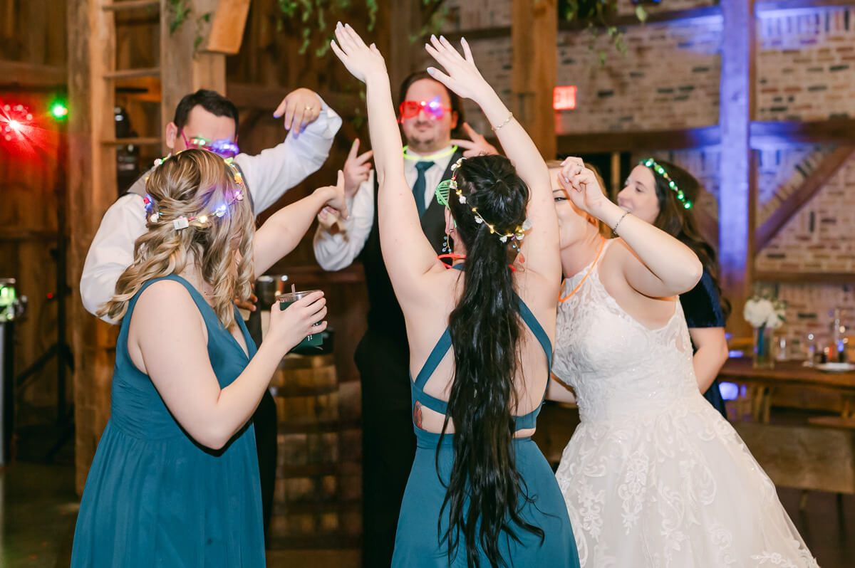 wedding reception at beckendorff farms katy texas by houston wedding photographer eric and jenn photography