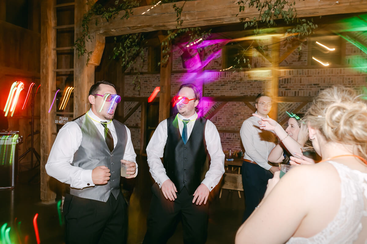 wedding reception at beckendorff farms katy texas by houston wedding photographer eric and jenn photography