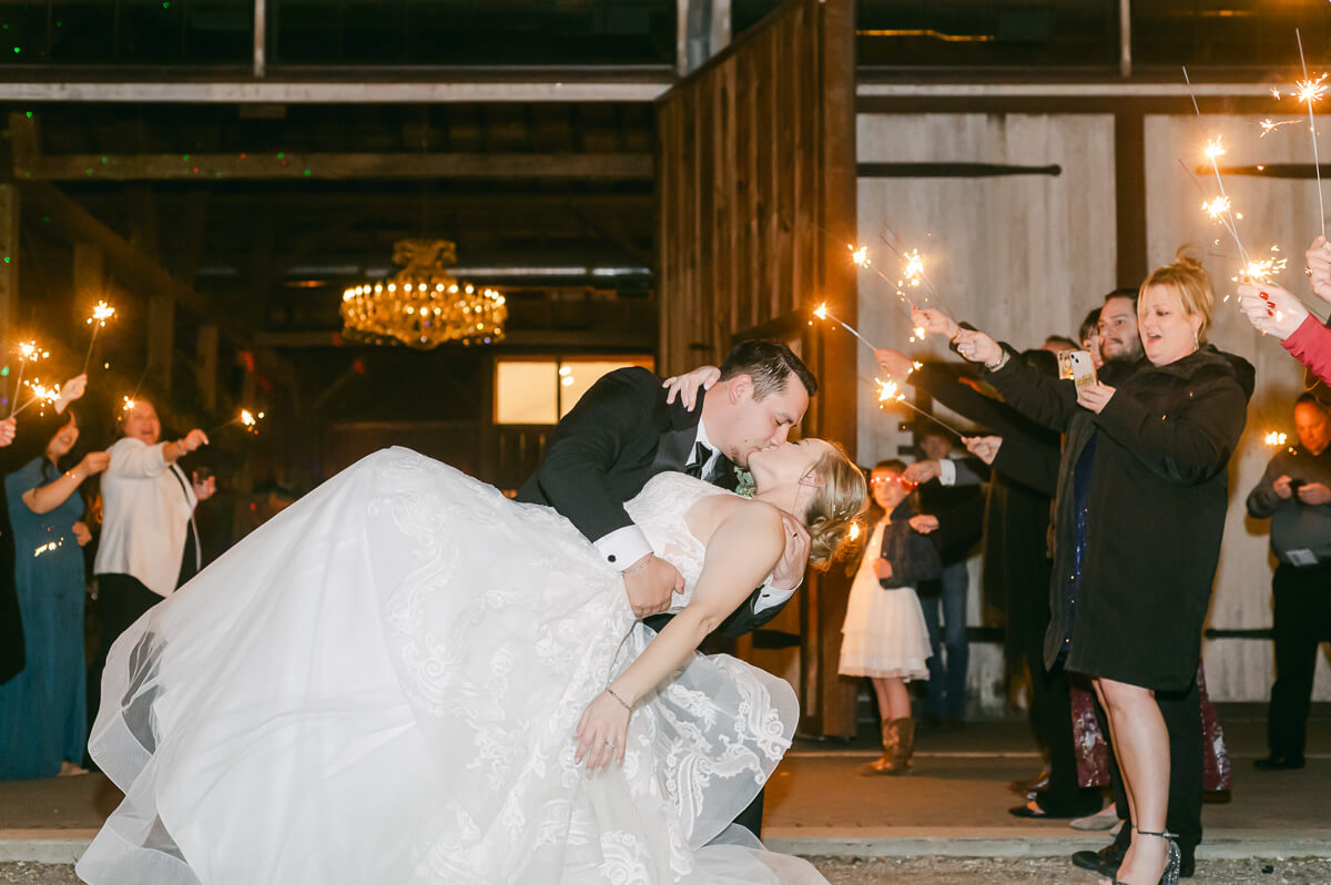 wedding reception at beckendorff farms katy texas by houston wedding photographer eric and jenn photography