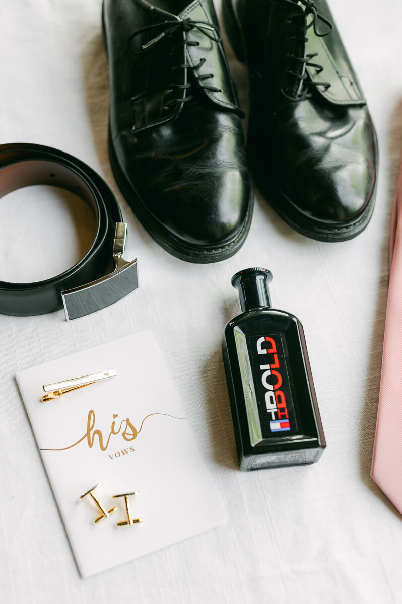 groom's detail flatlay