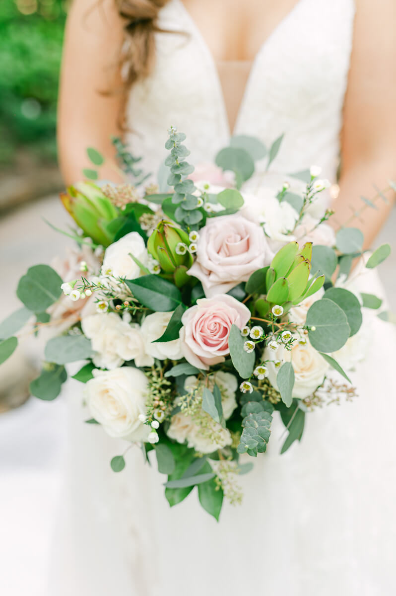 bride's bouquet for spring wedding