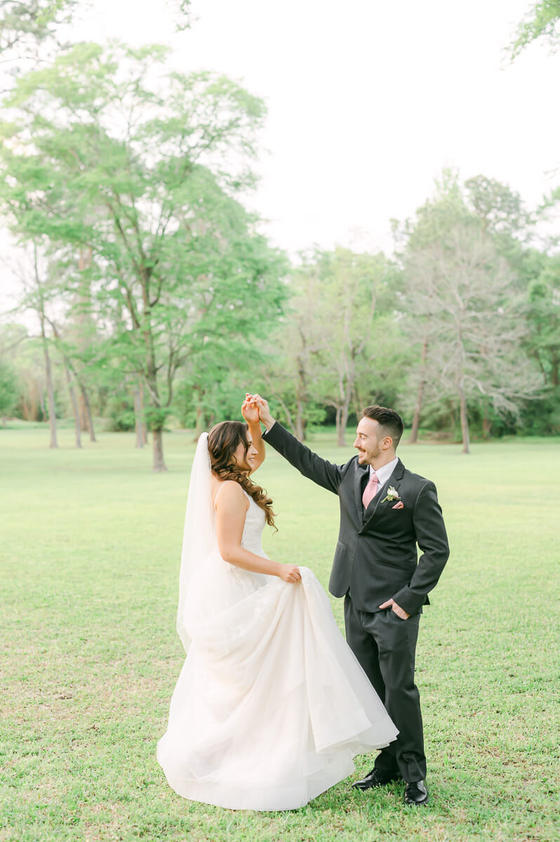 couple dancing at Shirley Acres in Houston