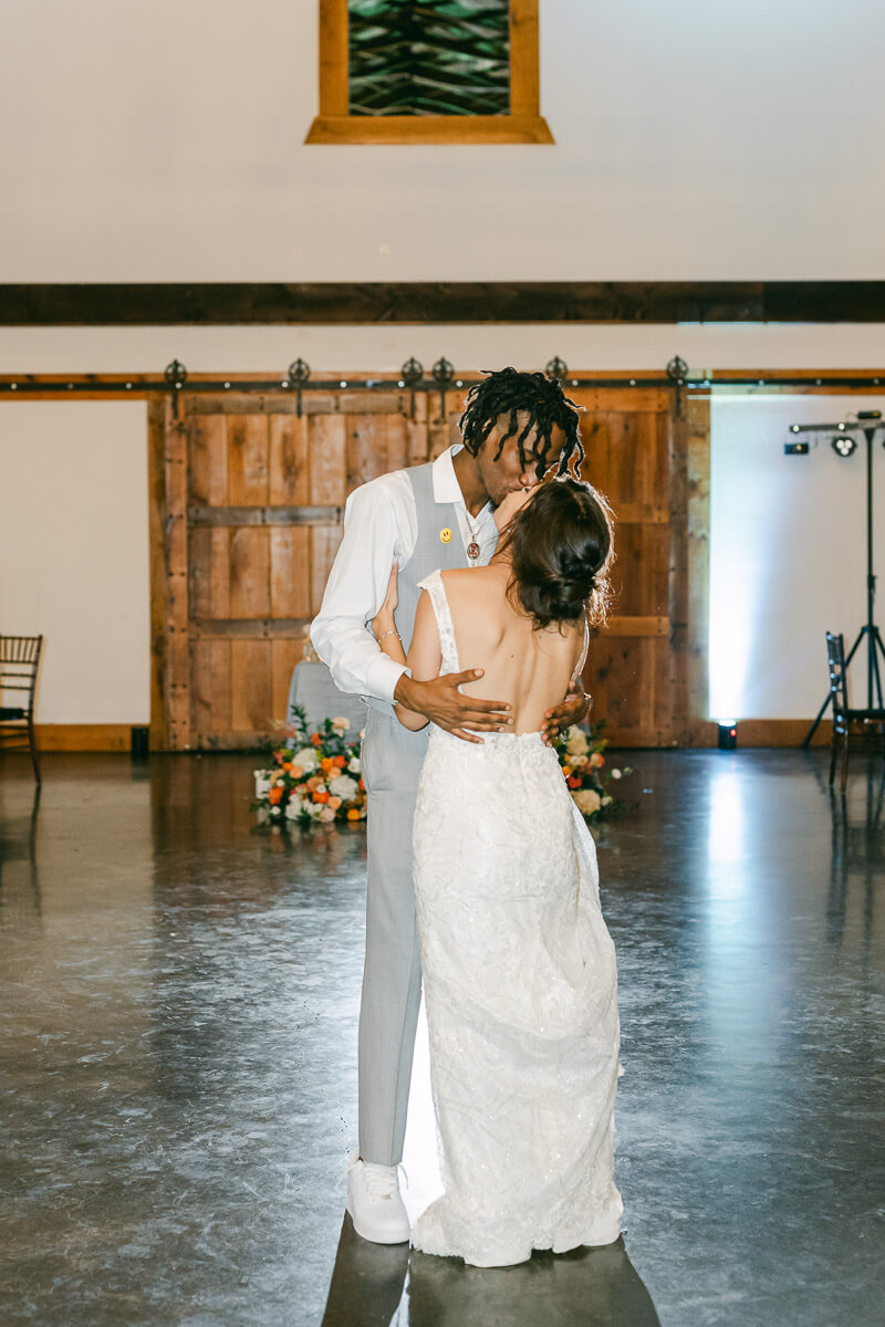 last dance for couple after their wedding