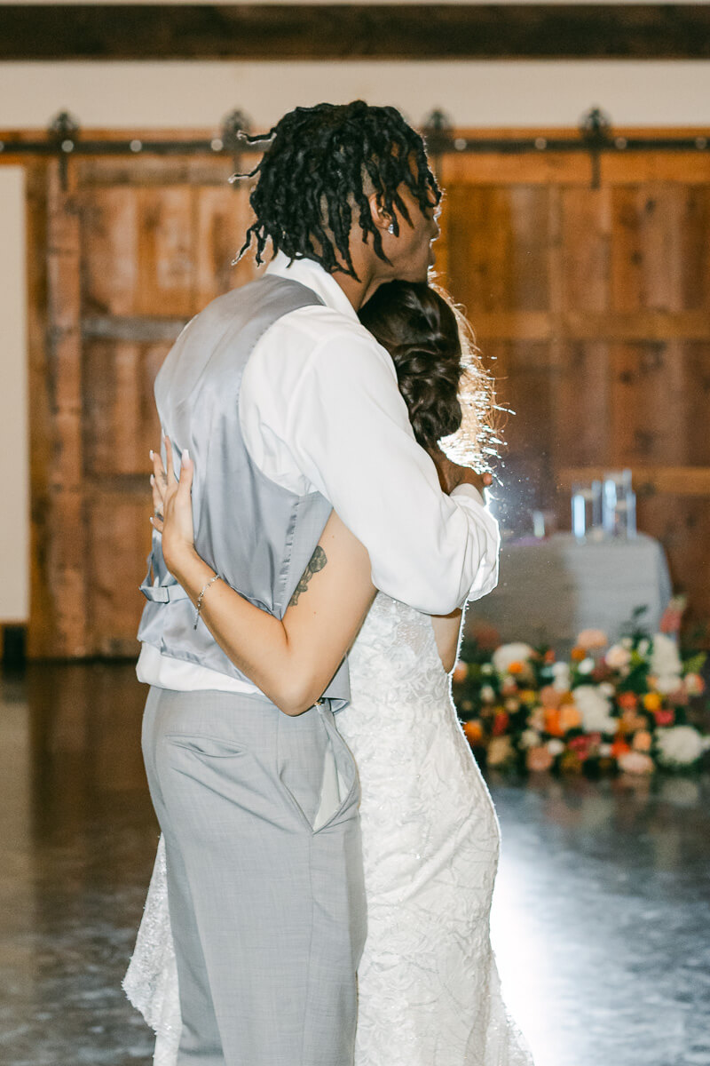 last dance for couple after their magnolia meadows wedding