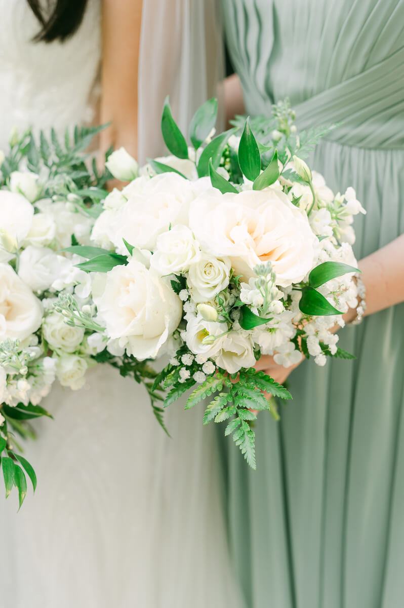 white flower bouquet 