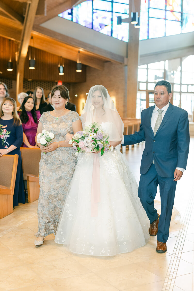 church ceremony by Houston wedding photographer Eric & Jenn Photography 