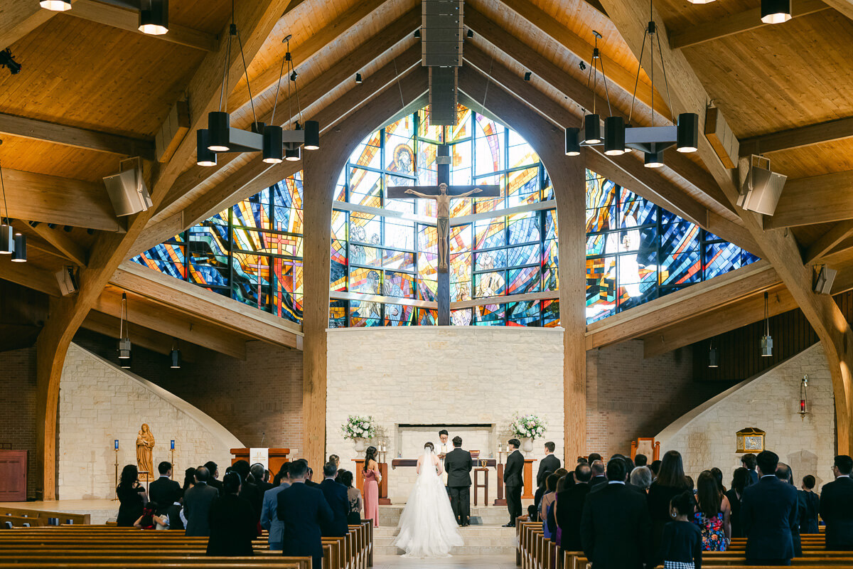 church ceremony by Houston wedding photographer Eric & Jenn Photography 