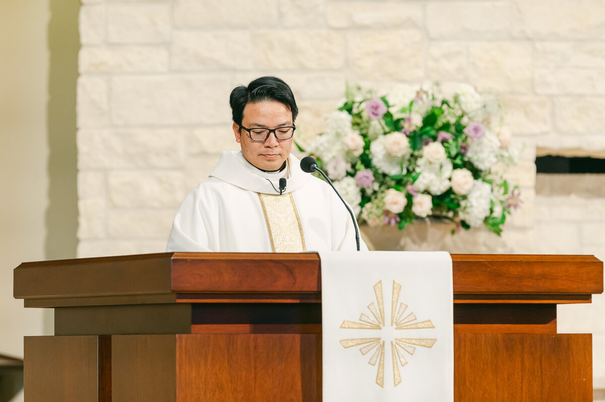 church ceremony by Houston wedding photographer Eric & Jenn Photography 