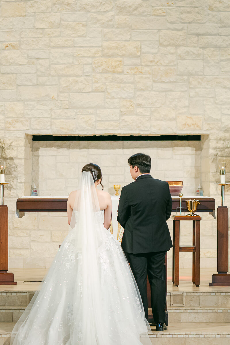 church ceremony by Houston wedding photographer Eric & Jenn Photography 