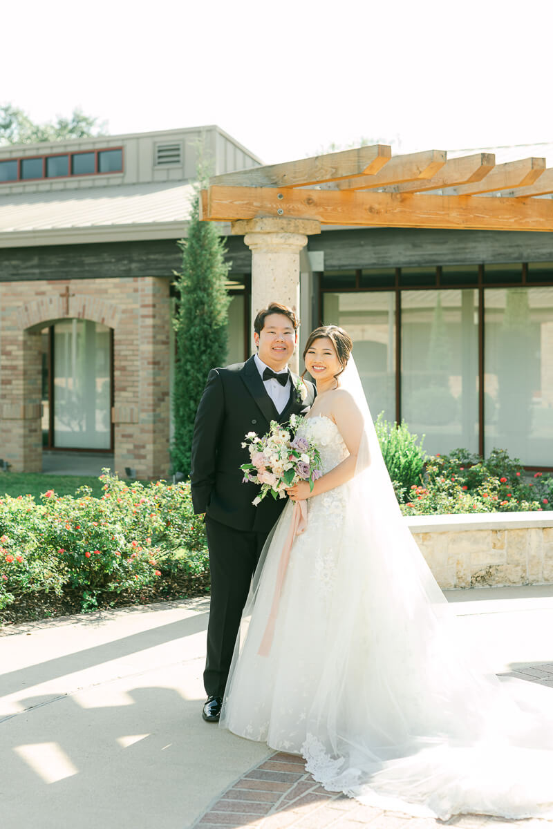 light and airy Houston wedding photography by Eric & Jenn Photography 