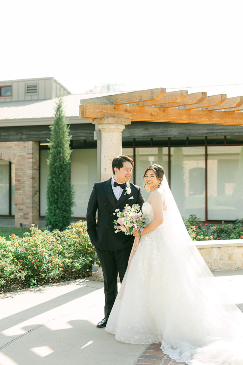 light and airy Houston wedding photography by Eric & Jenn Photography 