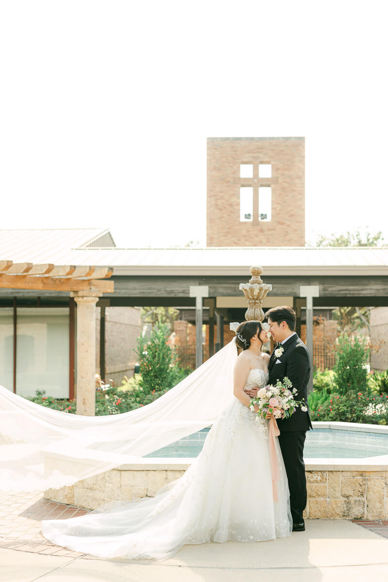 houston wedding photographer at sugarland texas church