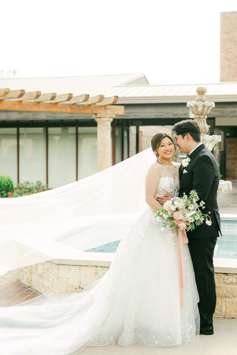 light and airy Houston wedding photography by Eric & Jenn Photography 