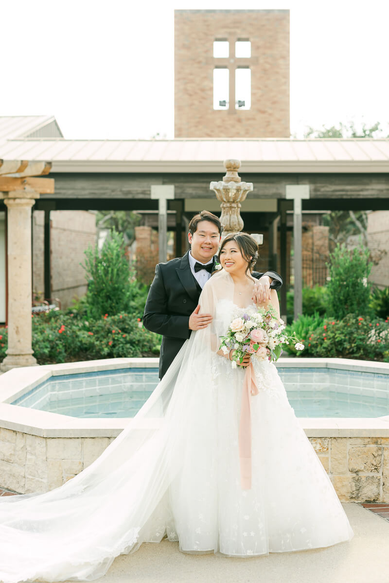 light and airy Houston wedding photography by Eric & Jenn Photography 