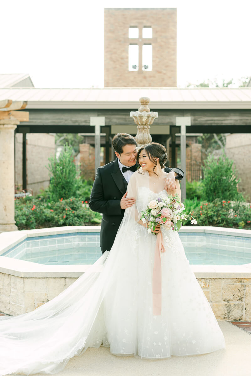 light and airy Houston wedding photography by Eric & Jenn Photography 