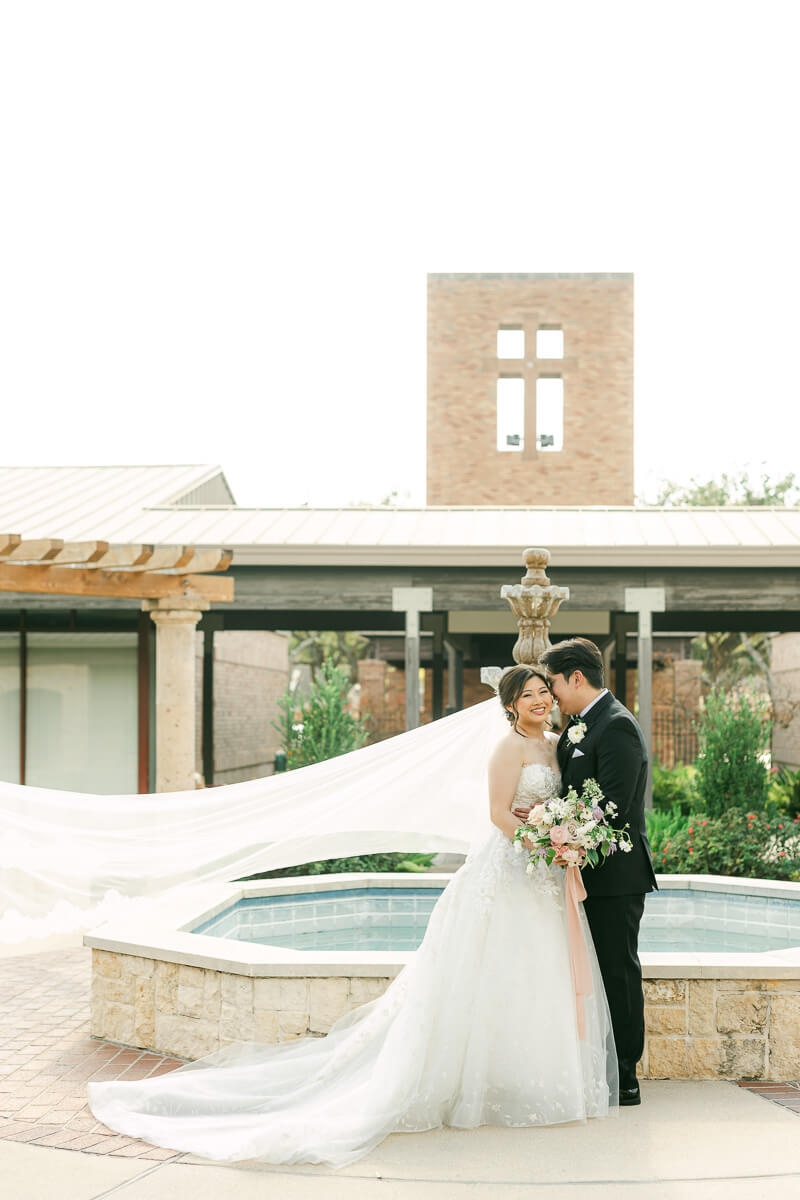 light and airy Houston wedding photography by Eric & Jenn Photography 