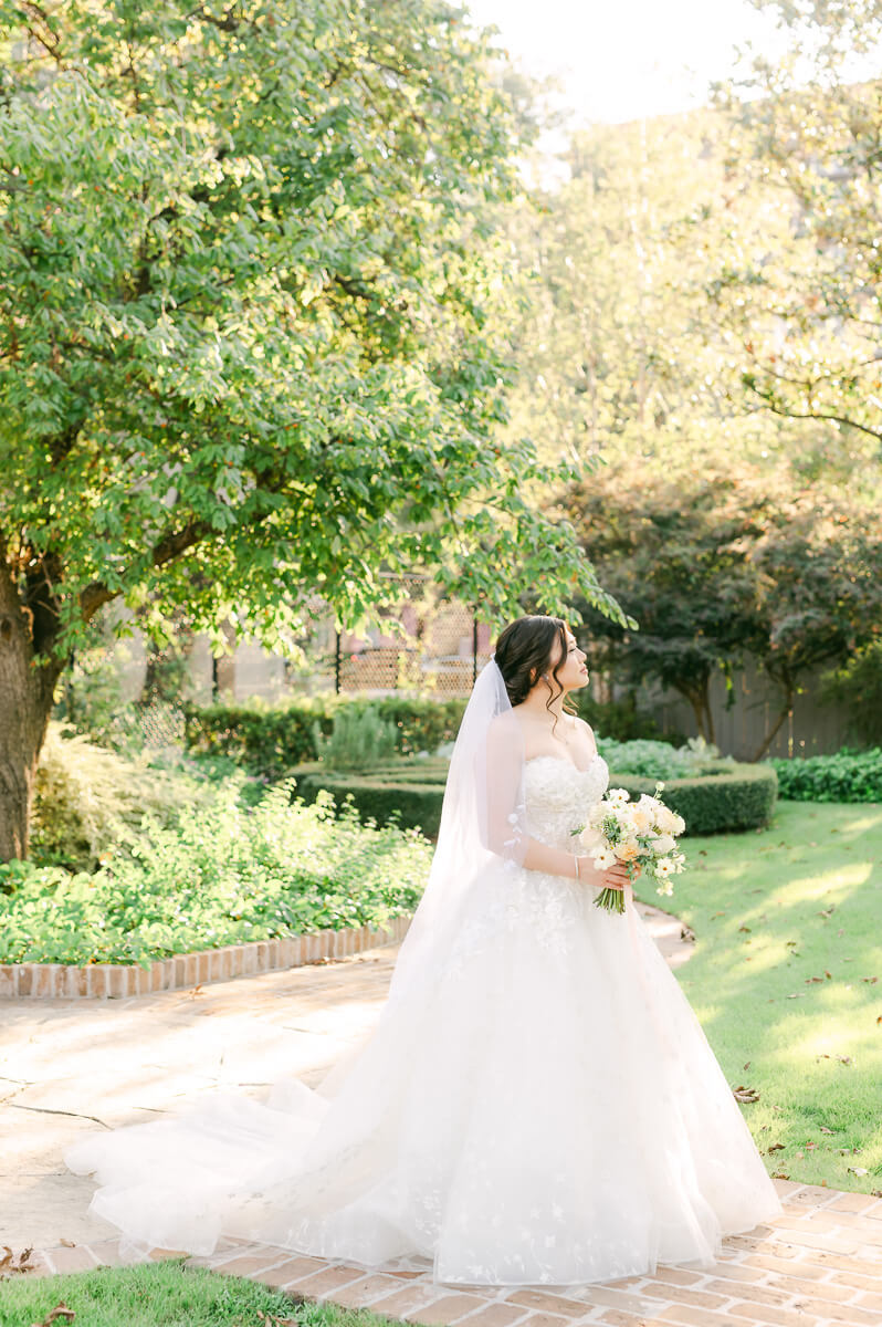 Bride at her River Oaks Garden Club bridal session