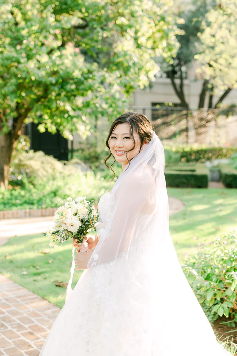 Bride at her River Oaks Garden Club bridal session