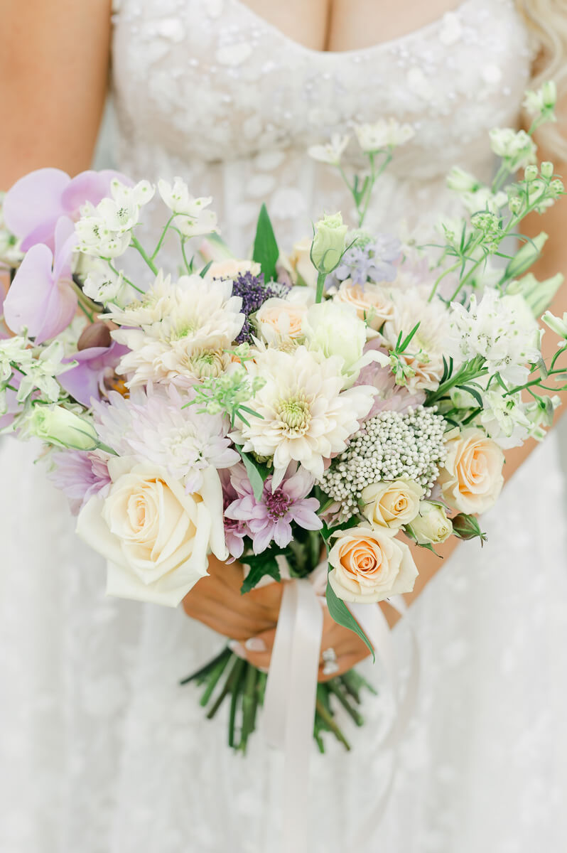 soft purple bridal bouquet 