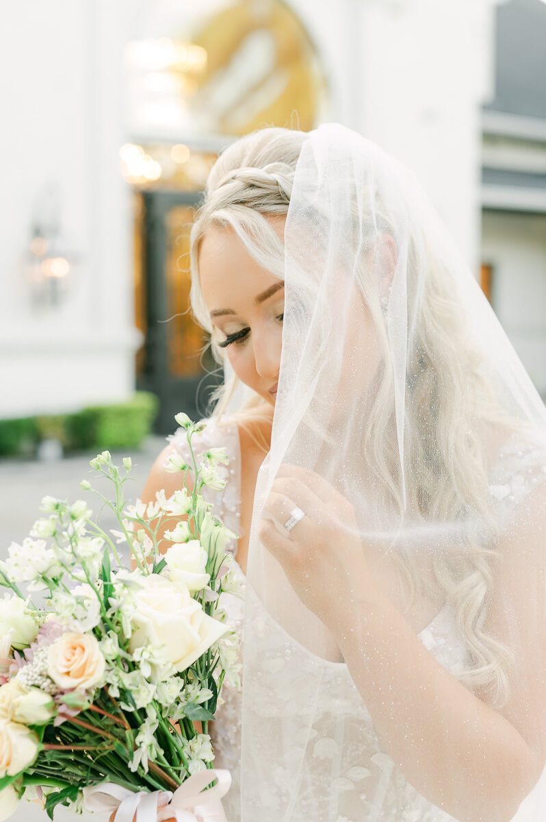 a bride wearing a veil by houston wedding photographer Eric & Jenn Photography 