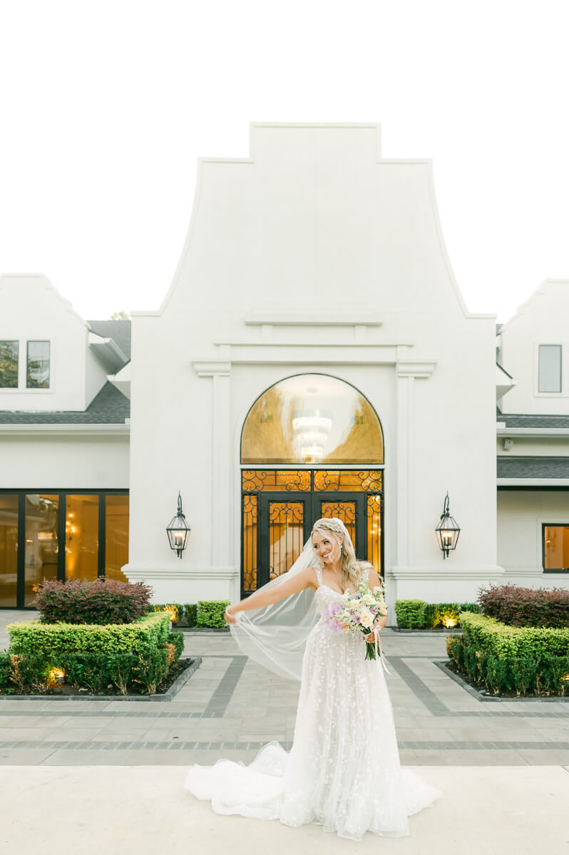 a bride wearing a veil by houston wedding photographer Eric & Jenn Photography 