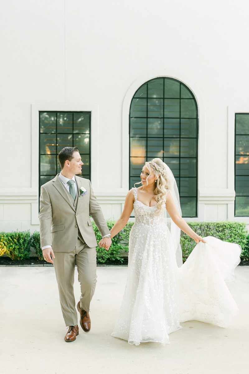 couple by Houston wedding photographers Eric and Jenn Photography