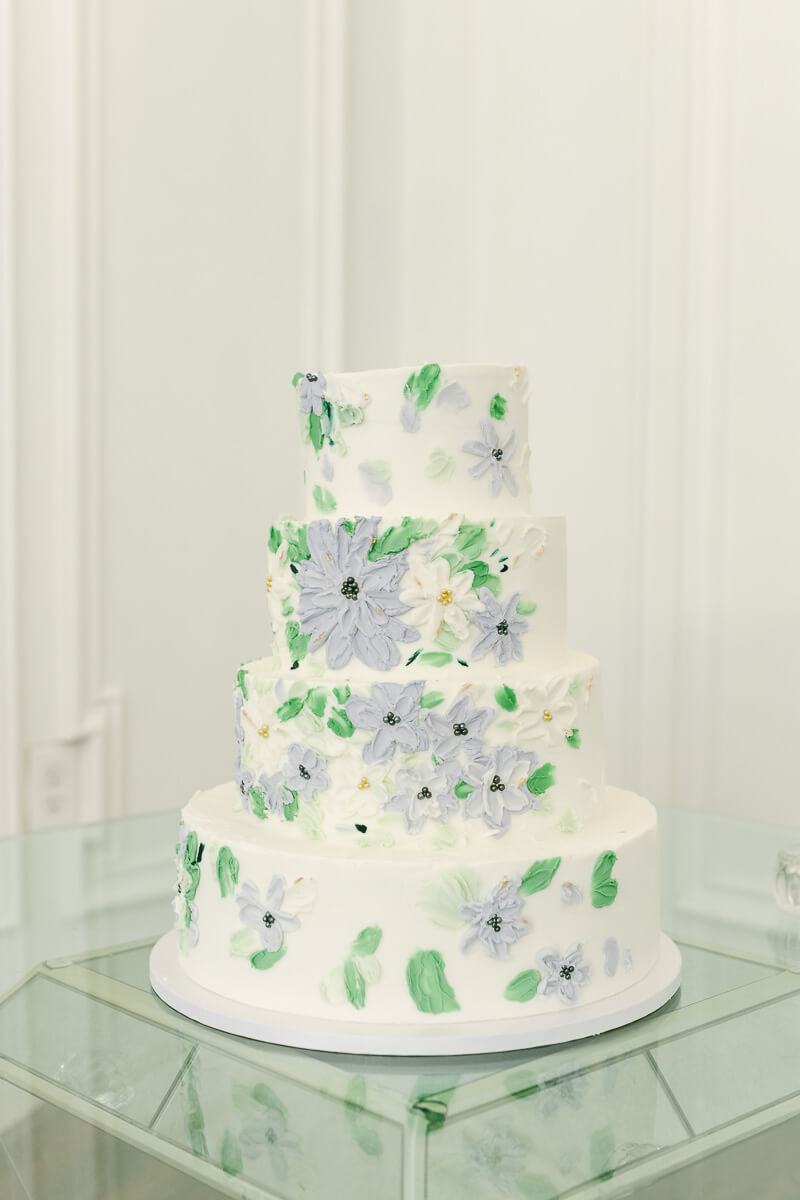 cake with buttercream flowers 