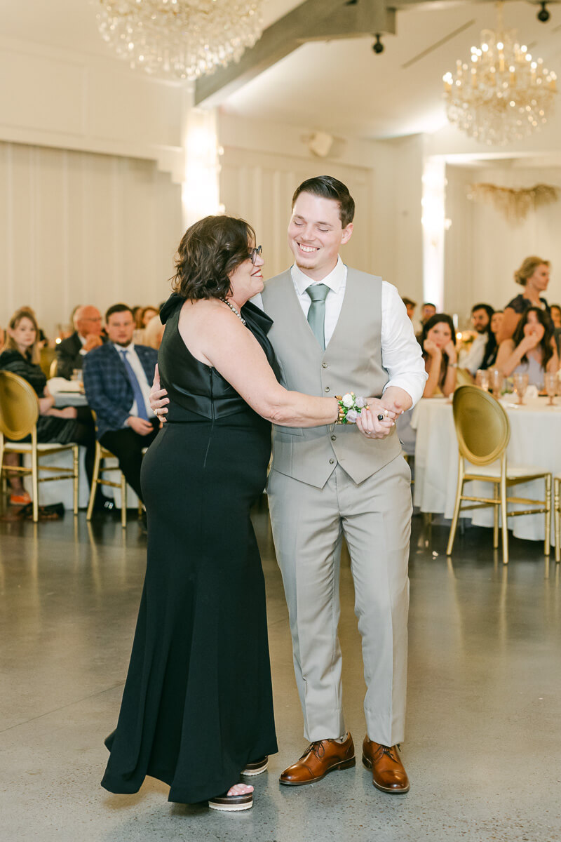 wedding reception by Houston photographer Eric & Jenn Photography