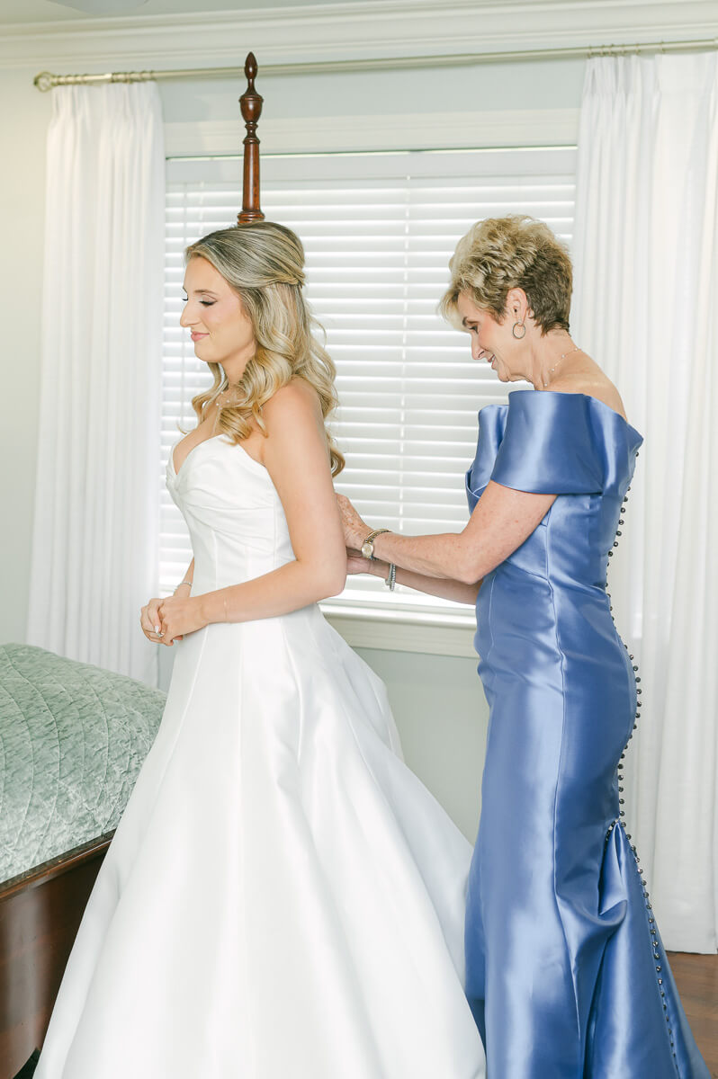 bride getting ready in beaumont texas home