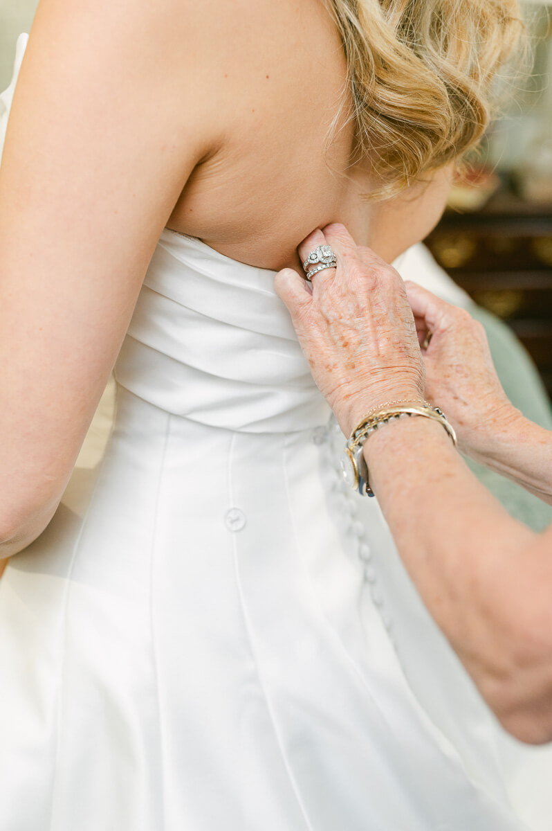 bride getting ready in beaumont texas home