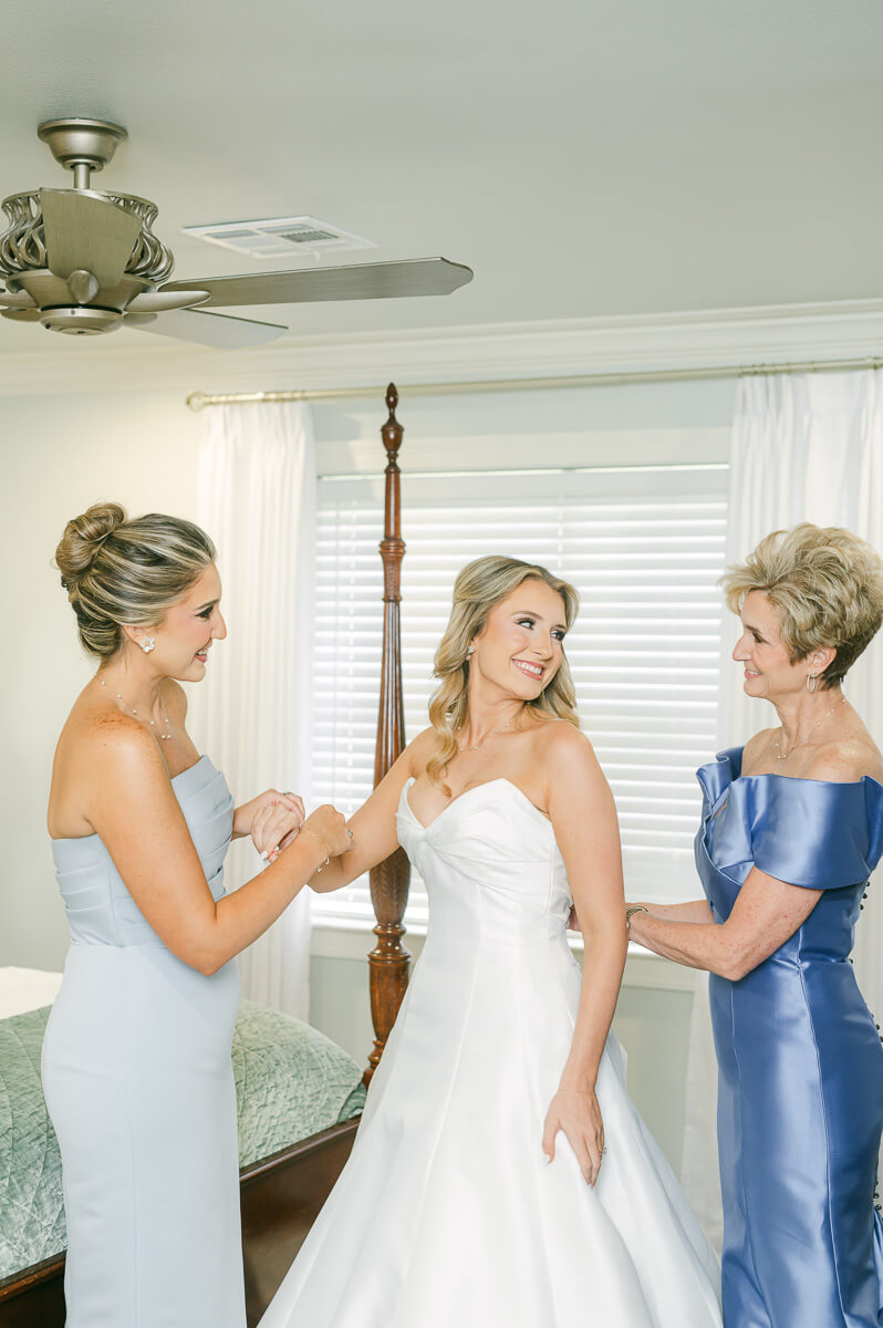 bride getting ready in beaumont texas home