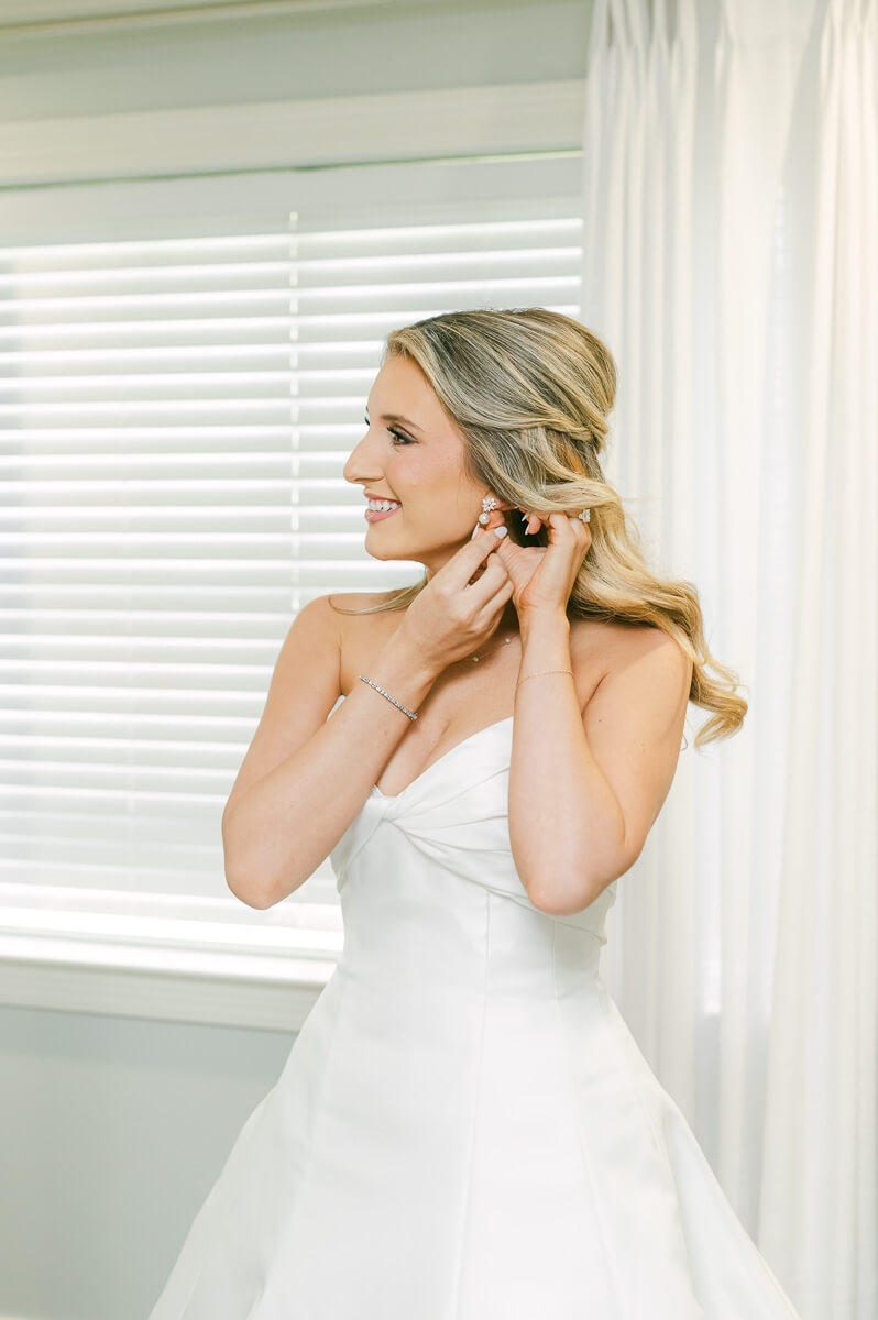 bride getting ready in beaumont texas home