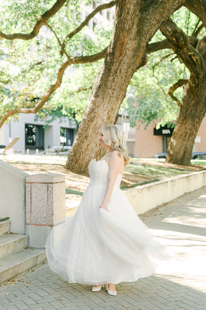 bride posing for Houston wedding photographer