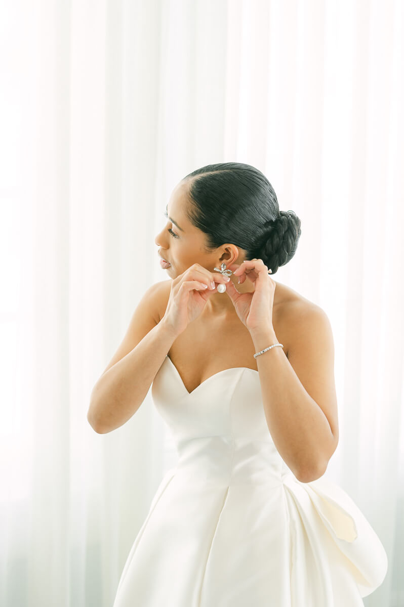 bride getting ready at the grand galvez hotel