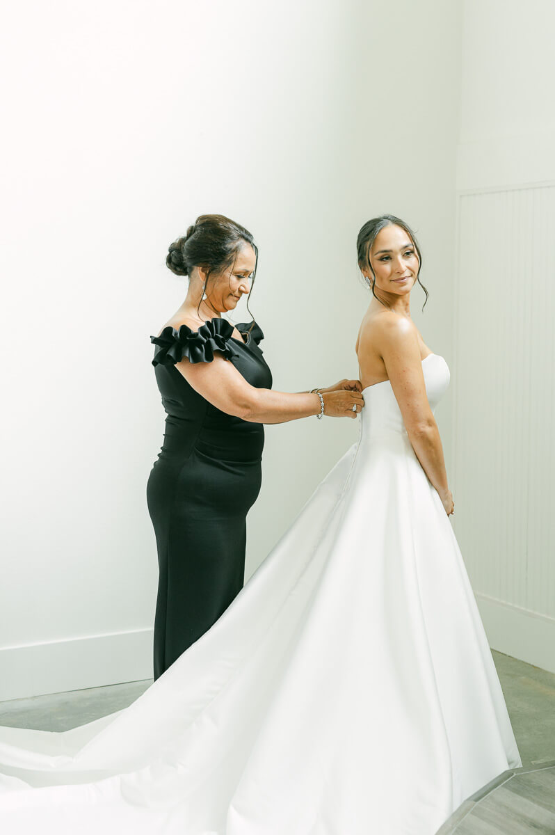 bride getting ready by Conroe wedding photographer