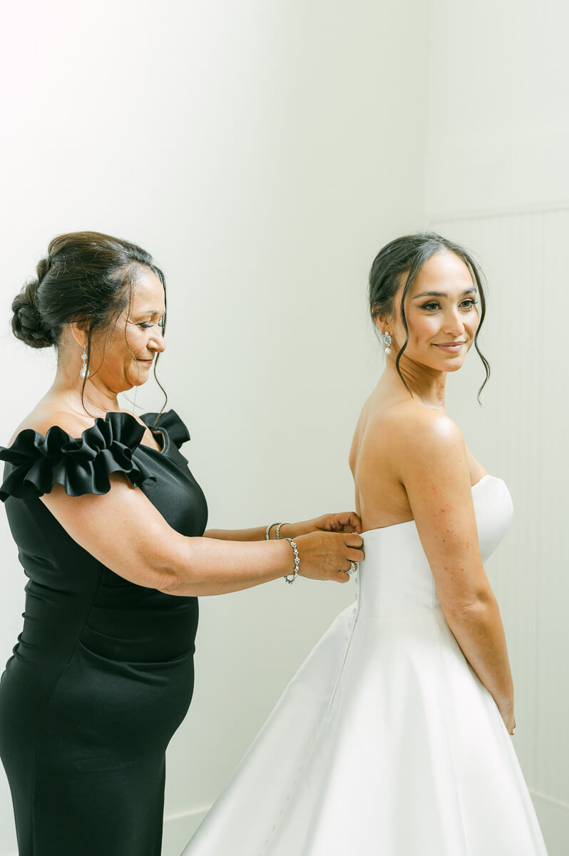 bride getting ready by Conroe wedding photographer