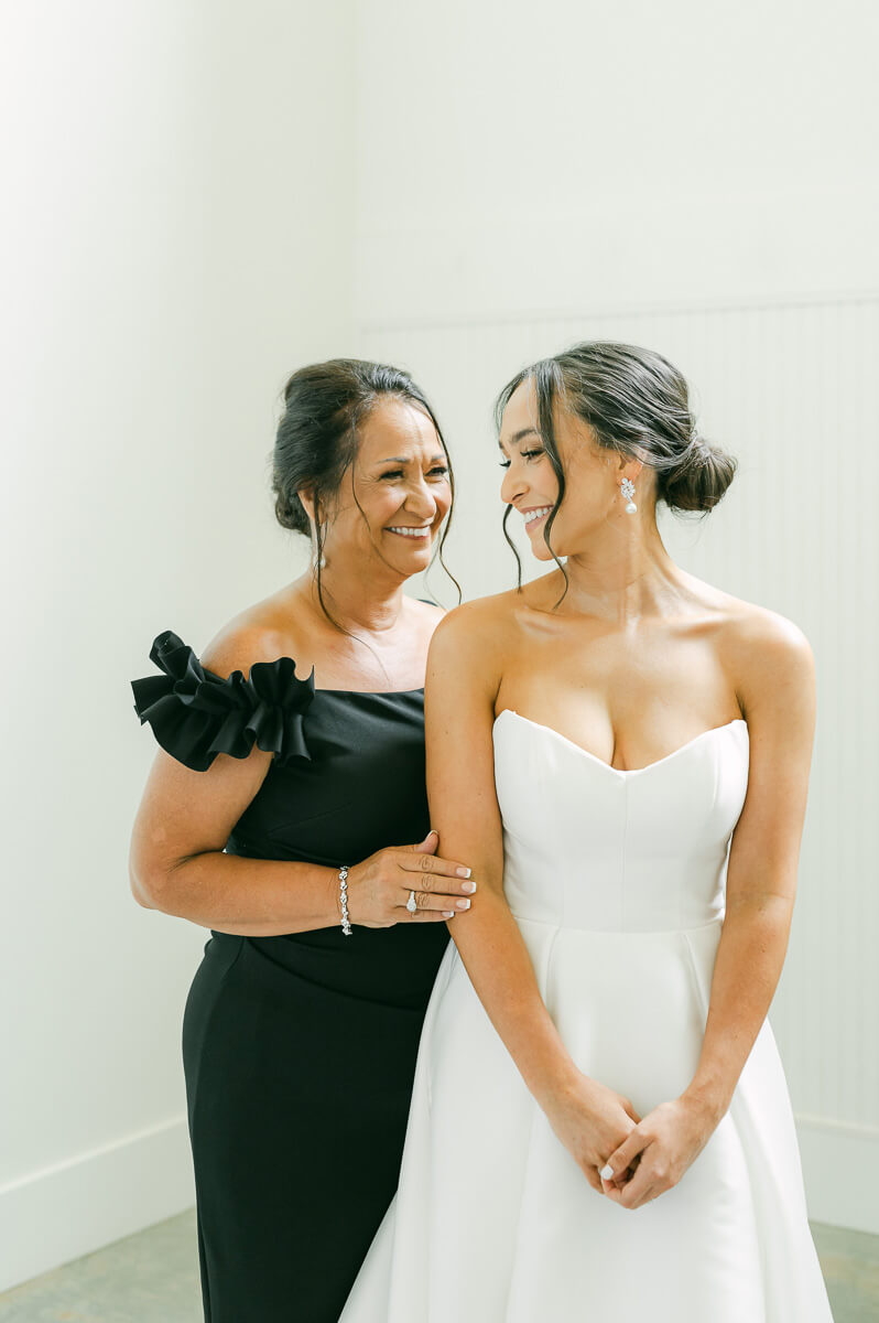 bride getting ready by Conroe wedding photographer