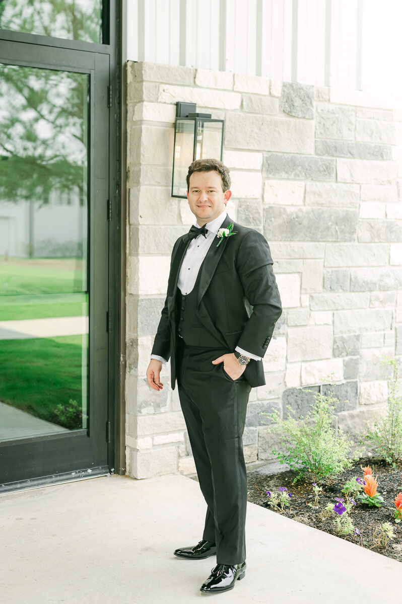 groom getting ready by Conroe wedding photographer