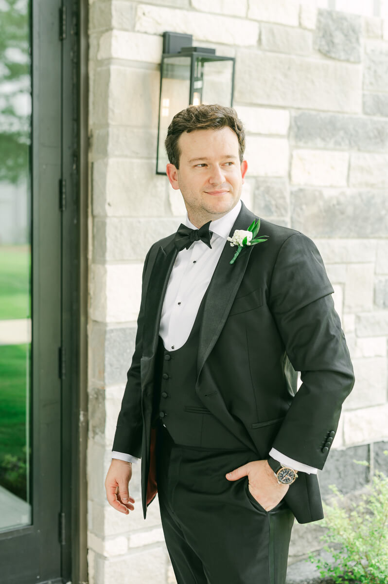 groom getting ready by Conroe wedding photographer