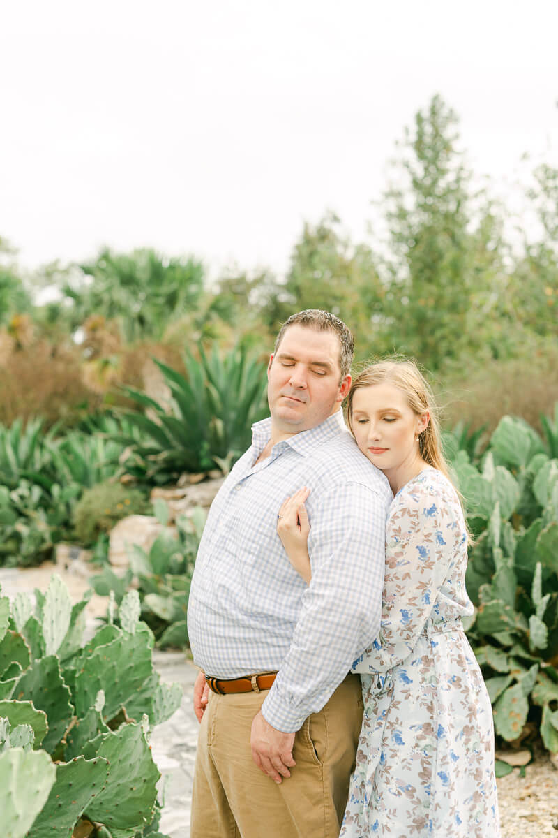 engagement session at the Houston Botanic Garden