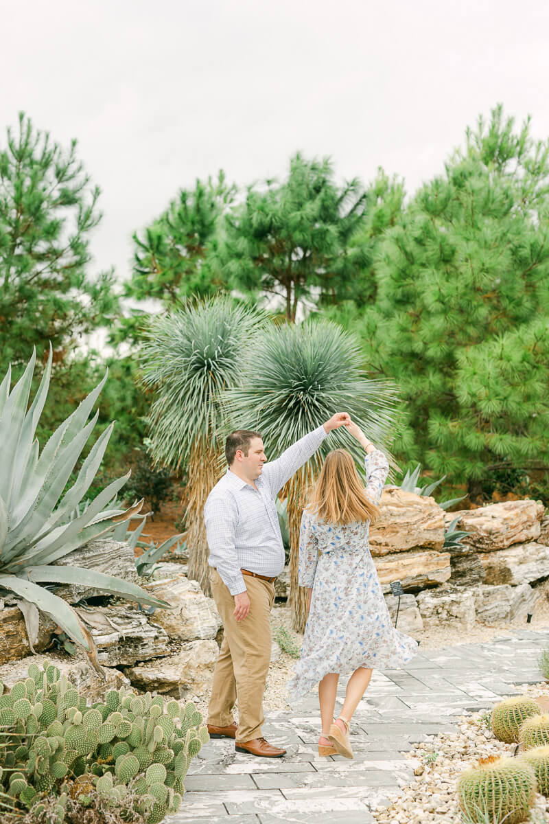 couple dancing at Houston Botanic Garden 