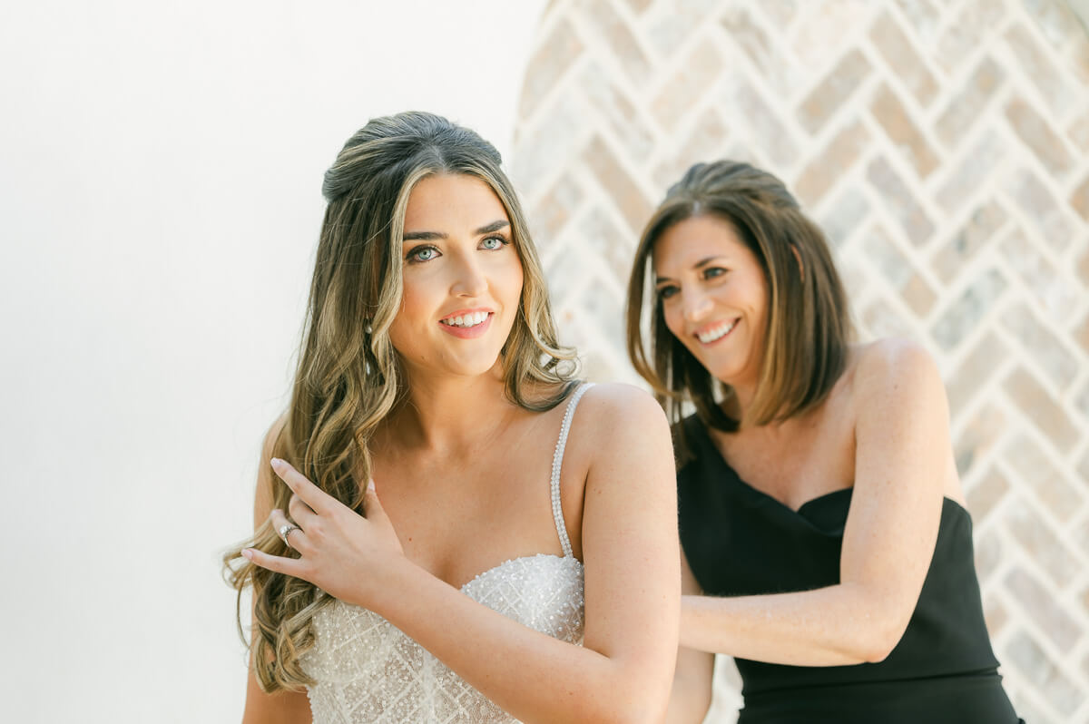 bride getting ready at the iron manor