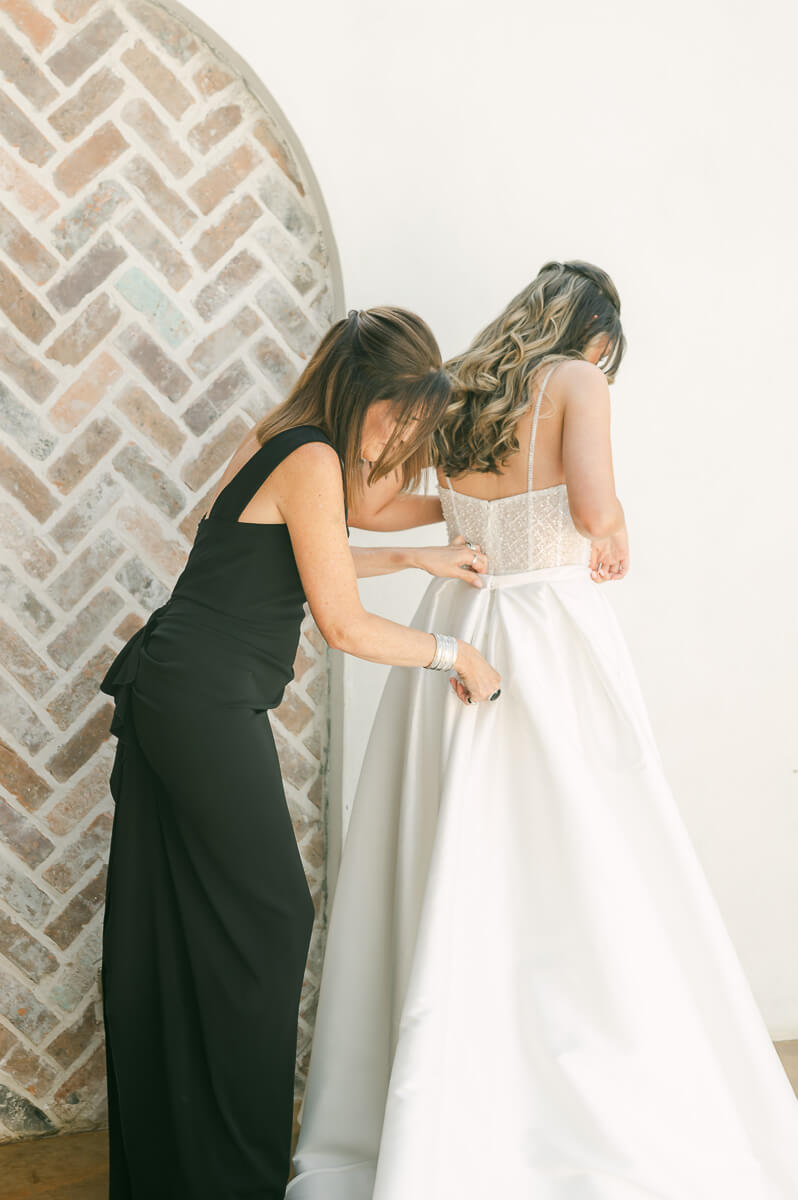 bride getting ready at the iron manor