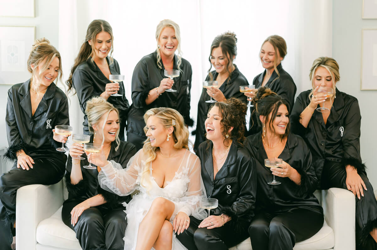 bridesmaids getting ready in bridal suite Anahuac, Tx 