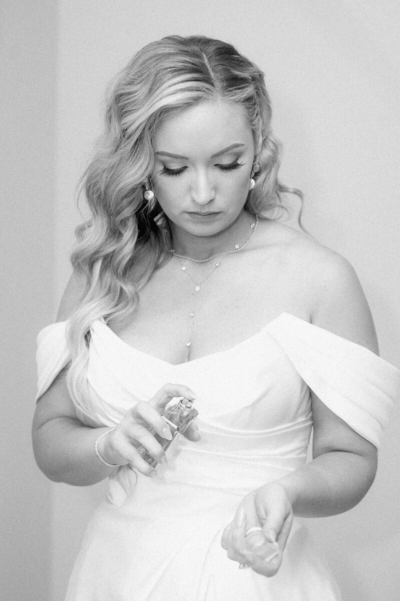 bride getting ready in bridal suite at Anahuac, Tx wedding