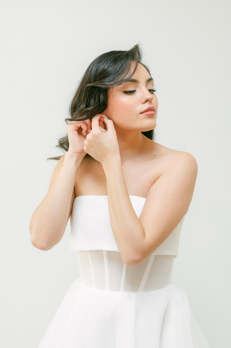 bride getting ready by Houston wedding photographer