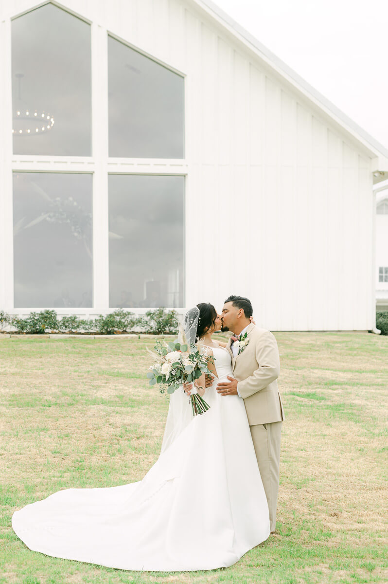 The Farmhouse wedding photography by Houston wedding photographer