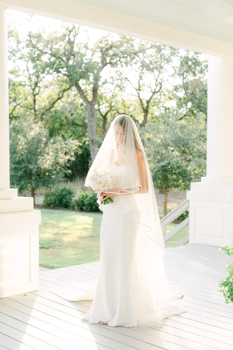 bride posing for houston, tx wedding photographer