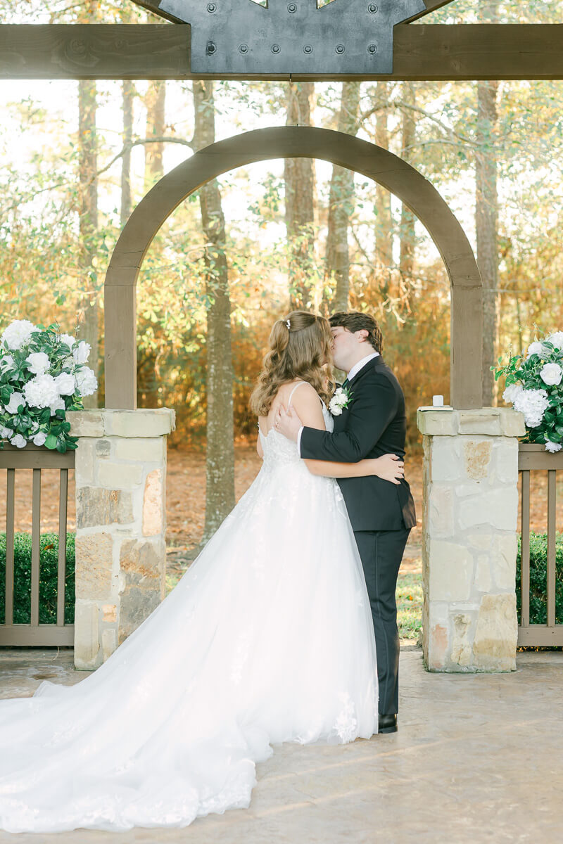 the springs in magnolia wedding ceremony